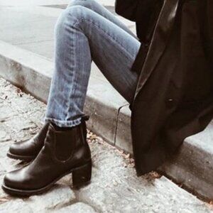 Frye Chelsea Boots leather ankle sabrina womens Black (size 10) western classic